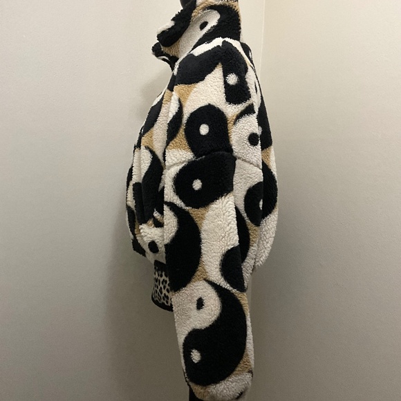 Urban Outfitters Olivia Print Sherpa Jacket Yin Yang Fleece Black Ivory S - Picture 5 of 7